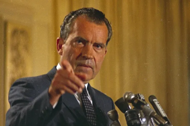 نيكسون (آ ب)