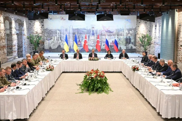 لقطة لجلسة المفاوضات الأخيرة في اسطنبول (آ ب)