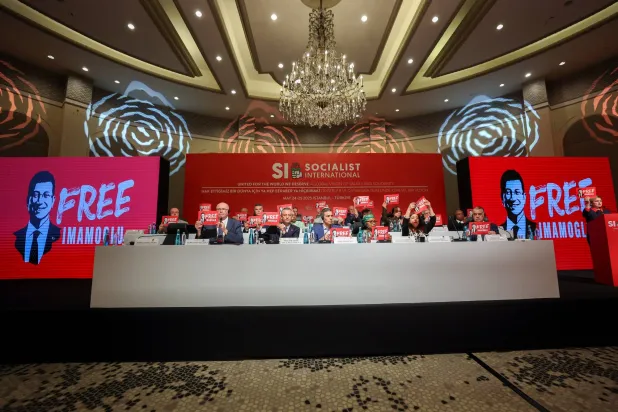اعتقال إمام أوغلو فرض نفسه على اجتماع مجلس الاشتراكية الدولية في إسطنبول (حزب الشعب الجمهوري - «إكس»)