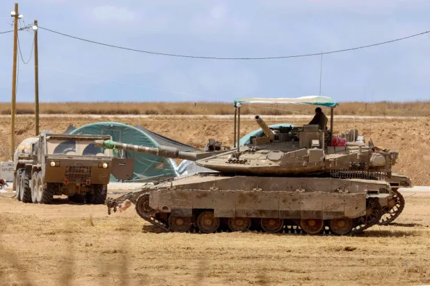 Gazze Şeridi sınırındaki İsrail askerî araçları (AFP)