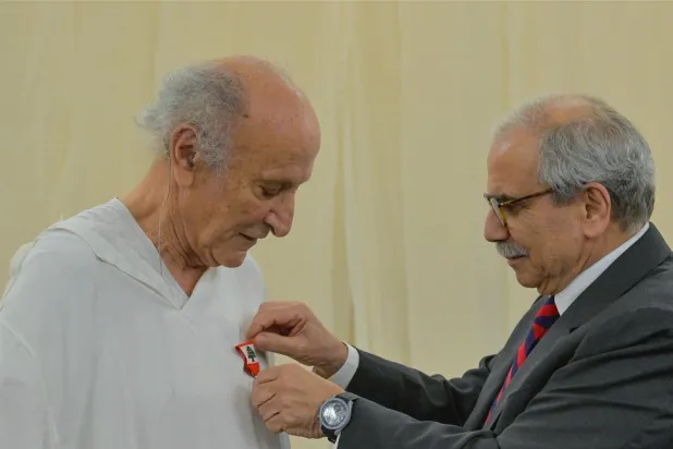 رئيس الوزراء نواف سلام يسلّم طربيه وسام الاستحقاق (الشرق الأوسط) 








