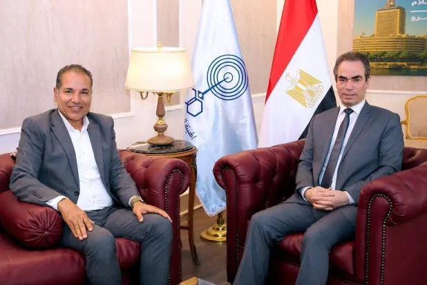 الكاتب أحمد المسلماني والدكتور سامح سعد (حساب الهيئة الوطنية للإعلام بـ«فيسبوك»)