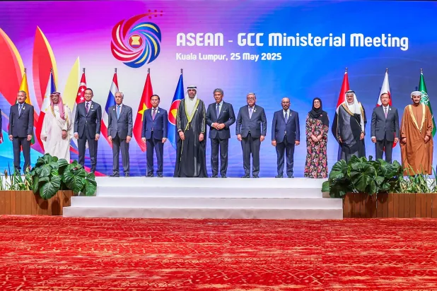 وزراء وممثلو دول مجلس التعاون الخليجي ودول رابطة الآسيان في صورة جماعية (واس)