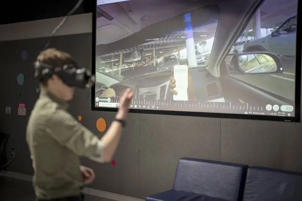 رين غاغان يجرب نظام الواقع الافتراض لمحاكاة الموت 