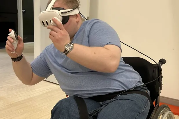 النظام الجديد يتيح لذوي الإعاقة الحركية تجربة تقنيات الواقع الافتراضي دون جهد (جامعة واترلو)
