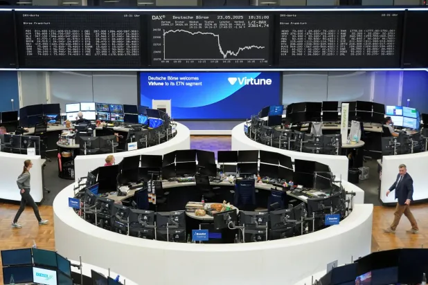 الرسم البياني لمؤشر الأسهم الألماني «داكس» ببورصة فرنكفورت (رويترز)