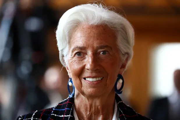 كريستين لاغارد أثناء حضورها لإلقاء محاضرة بمدرسة هيرتي في برلين... 26 مايو 2025 (رويترز)