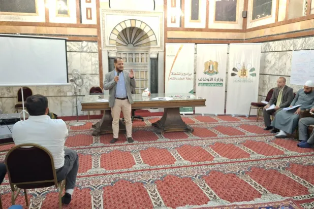 أحد المدربين في برنامج رابطة خطباء الشَّام ضمن دبلومها المتخصص في «صناعة الخطيب» بالشراكة مع مديرية أوقاف دمشق ما بين 11 و15 مايو (حساب الرابطة)