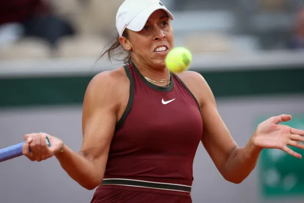 الأميركية ماديسون كيز تتألق في باريس (أ.ف.ب)