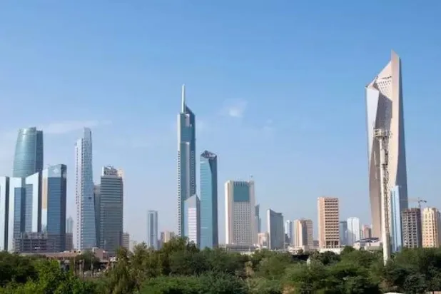 منظر عام لمدينة الكويت (رويترز)