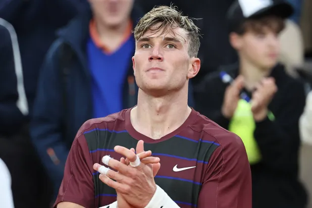 البريطاني جاك درابر إلى الدور الثاني لرولان غاروس (إ.ب.أ)