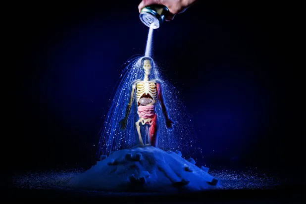 شرب السكر -سواءً من الصودا أو العصير- أكثر ضرراً على الصحة من تناوله (جامعة بريغهام يونغ)