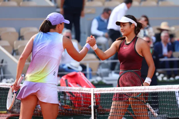 رادوكانو وشفيونتيك عقب المباراة (رويترز)