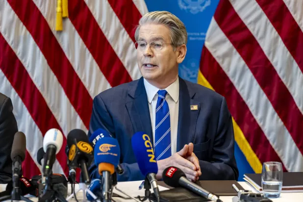 بيسنت يتحدث خلال مؤتمر صحافي عقب يومين من المناقشات المغلقة حول التجارة بين الولايات المتحدة والصين في جنيف (أرشيفية - إ.ب.أ)