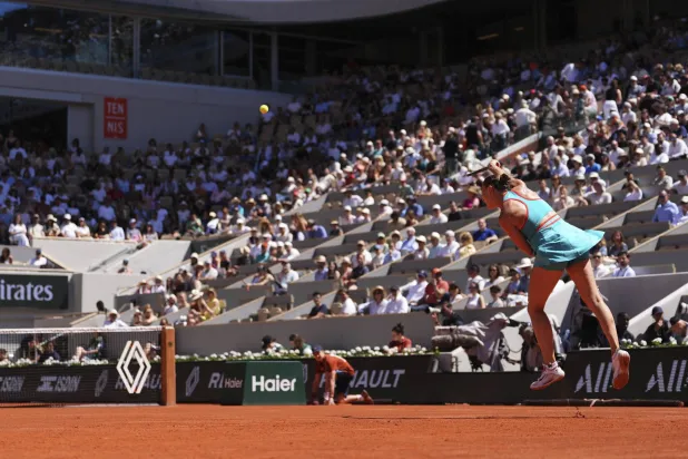 مباريات السيدات في «رولان غاروس» تقام عادة نهاراً (أ.ب)