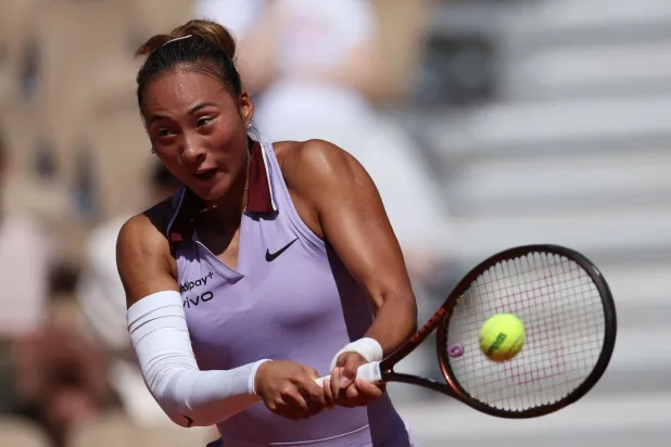 تشينغ غينوين تتألق في باريس (أ.ف.ب)