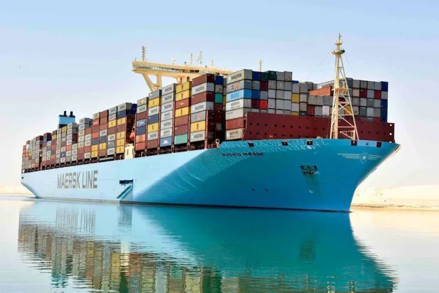 تكثف مصر جهودها لعودة الملاحة بقناة السويس إلى طبيعتها (هيئة قناة السويس)