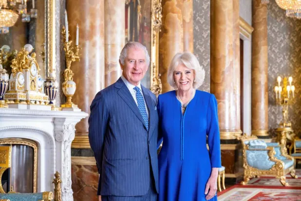 الملك تشارلز والملكة كاميلا في صورة رسمية (رويترز)
