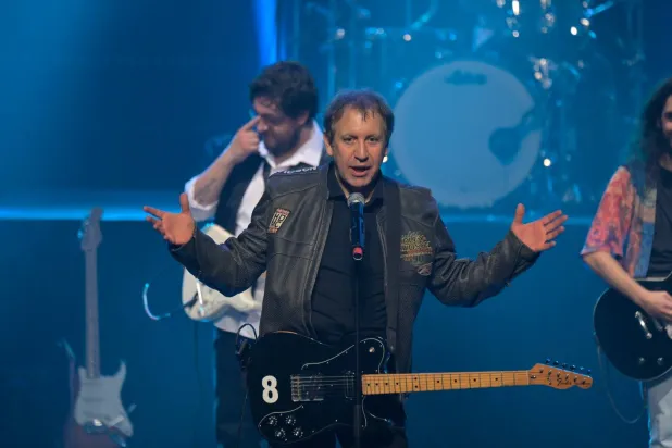 أراد هاروت فازليان من كلّ أغنية أن تُخاطب مَن يشعر بأنْ لا مكان له في هذا العالم (الجهة المُنظِّمة)