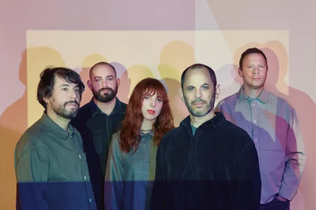 "Her sanatçının isteği aynıdır" diyen Oi Va Voi üyeleri, "Yaptığımız işin yıllar sonra da hâlâ bir anlam taşımasını, insanlara dokunmasını ve ebedi kalmasını umut ederiz" diyor (Oi Va Voi)