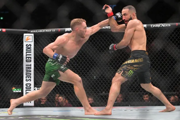 Jack Della Maddalena (solda), Belal Muhammad'i puanla alt etti (Reuters)