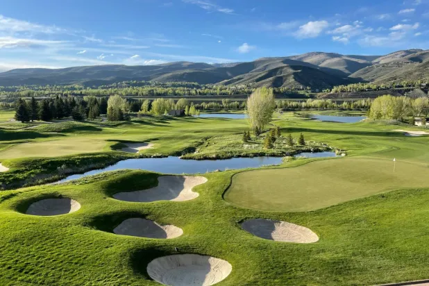 Araştırmacılar golf sahasından uzaklaştıkça Parkinson riskinin düştüğünü buldu (Unsplash)