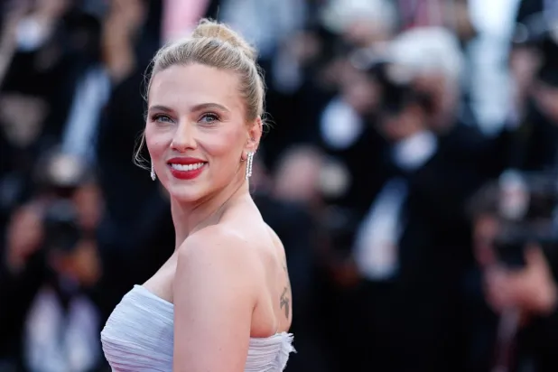 Scarlett Johansson; Bir Konuşabilse (Lost in Translation), Yenilmezler (The Avengers), Beni Ay'a Uçur (Fly Me to the Moon), Asteroit Şehir (Asteroid City) ve Tavşan Jojo (Jojo Rabbit) gibi yapımlardaki rolleriyle tanınıyor (Reuters)