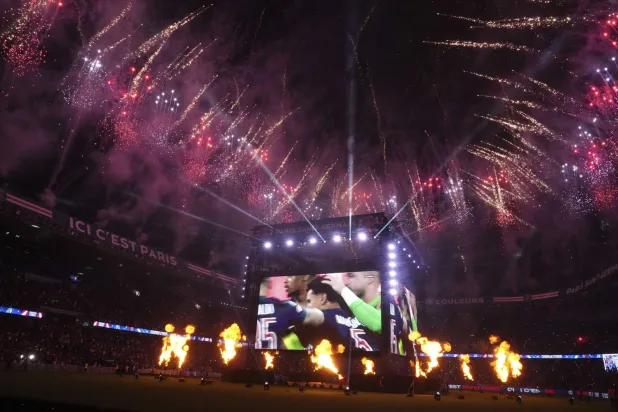 ملعب النهائي الأوروبي كما بدا بعد فوز سان جيرمان باللقب (أ.ب)