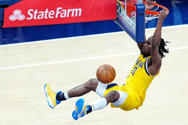 استغل بايسرز الربع الثالث لتوسيع الفارق في مباراة كانت متقاربة في بدايتها (إ.ب.أ)