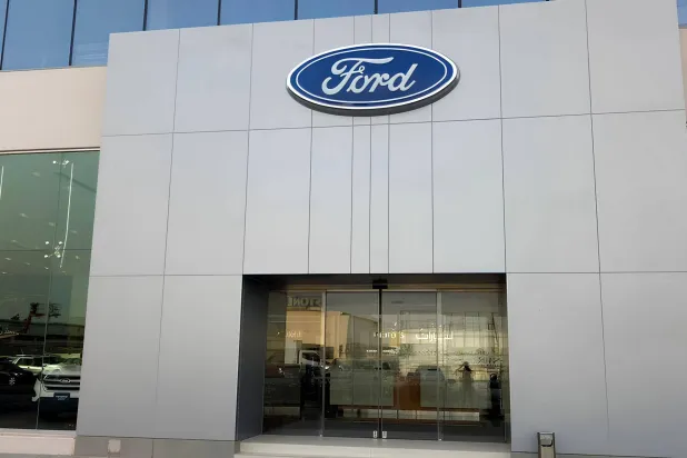 أحد معارض شركة «فورد» في المنطقة (الشرق الأوسط)