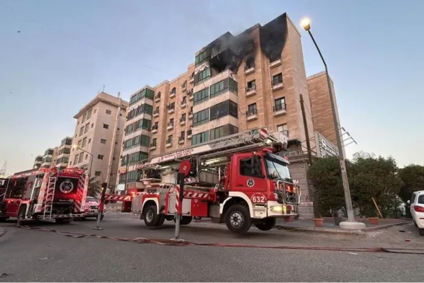 آثار الحريق في العمارة المنكوبة (قوة الإطفاء العام)