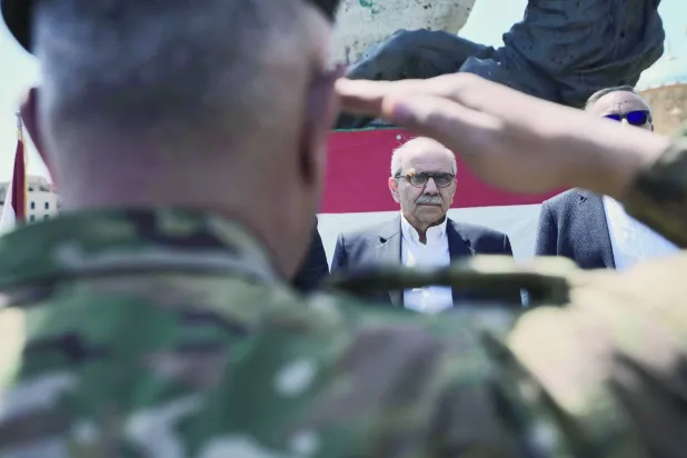 رئيس الحكومة اللبنانية نواف سلام خلال مشاركته في دقيقة صمت ببيروت في ذكرى اندلاع الحرب الأهلية (أرشيفية - أ.ب)