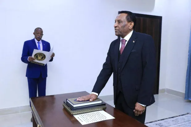 رئيس الوزراء السوداني الجديد كامل إدريس (رويترز)