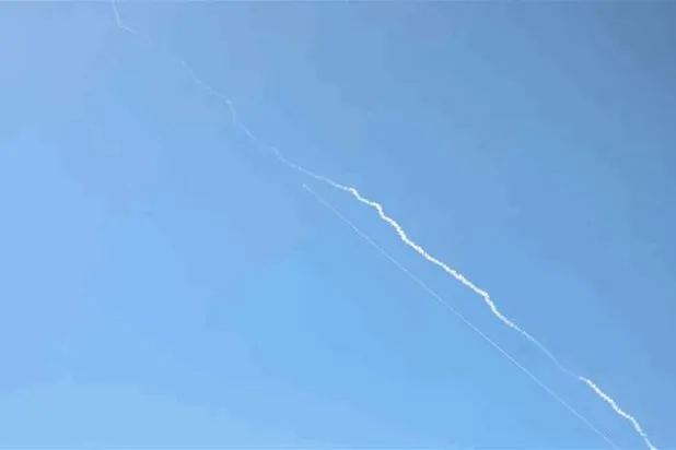 صاروخ أُطلق من اليمن باتجاه إسرائيل سقط خارج الحدود (أرشيفية-إكس)