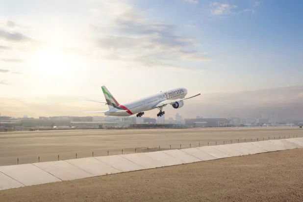 طائرة تابعة لشركة طيران الإمارات (الشرق الأوسط)