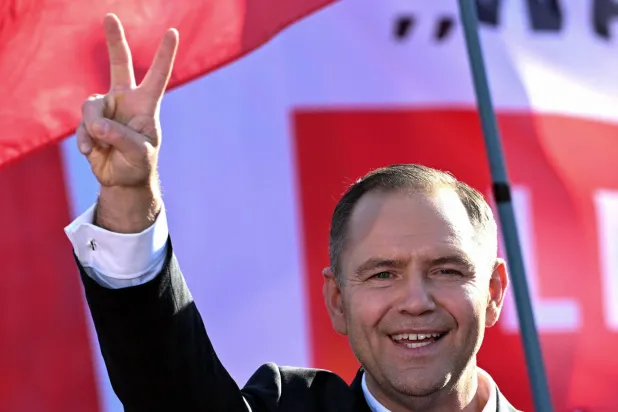 كارول ناوروتسكي الرئيس البولندي المحافظ المنتخب حديثاً (أ.ف.ب)