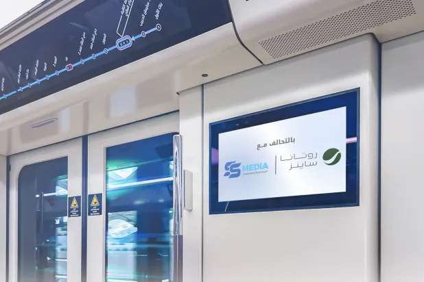 «سعودي ساينز» بالتعاون مع «روتانا ساينز» تطلق شبكة شاشات رقمية داخل قطار الرياض