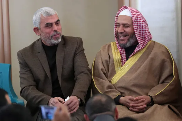 Yahya es-Sinvar, Halil el-Hayya ile birlikte (2017), (AFP)