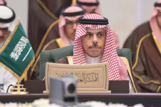 وزير الخارجية السعودي الأمير فيصل بن فرحان آل سعود خلال مشاركته في الاجتماع الوزاري لدول مجلس التعاون لدول الخليج العربية في الكويت (الخارجية السعودية)