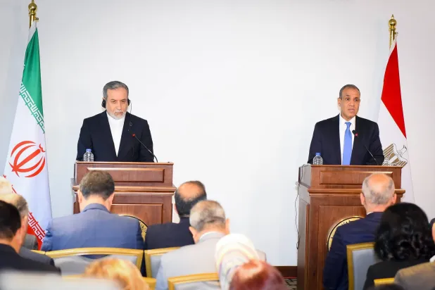 کنفرانس خبری میان وزیران امور خارجه مصر و ایران در قاهره («وزارت امور خارجه مصر»)