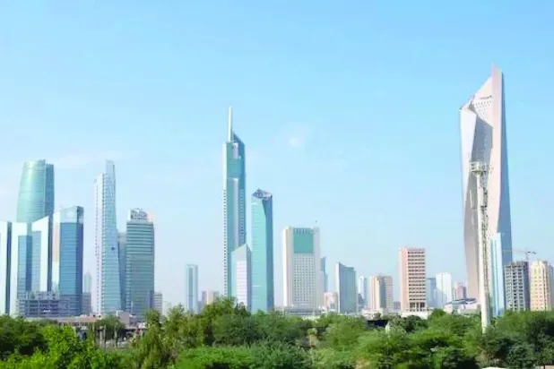منظر عام لمدينة الكويت (رويترز)