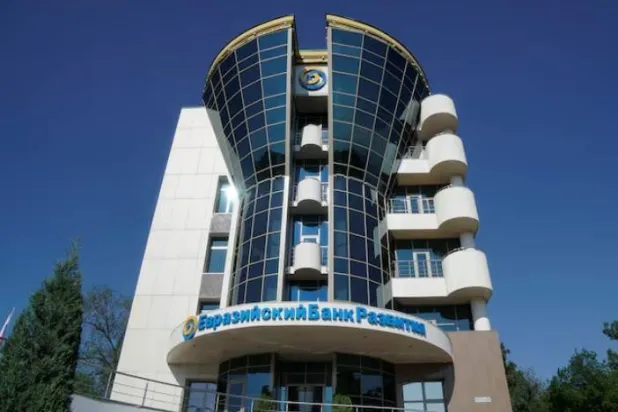 صورة عامة تُظهر مقر البنك الأوروبي الآسيوي للتنمية في ألماتي بكازاخستان (رويترز)