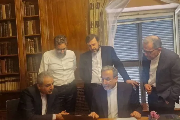  İran Dışişleri Bakanı Abbas Arakçi ve ekibi, 19 Ağustos'ta Roma'da düzenlenen ikinci tur görüşmeler sırasında (Reuters)