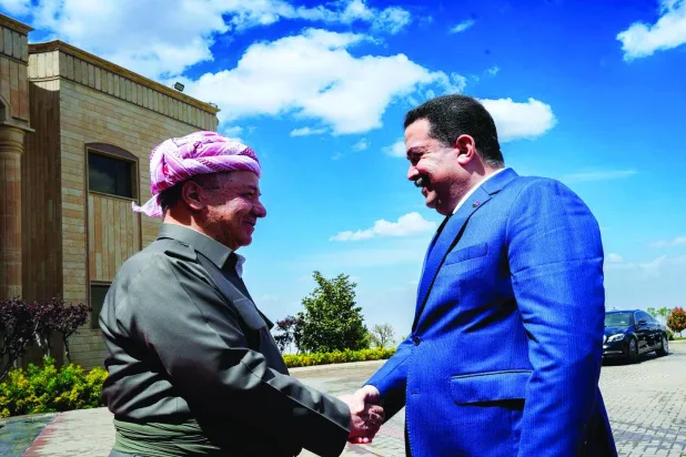 رئيس الحزب الديمقراطي الكردستاني مسعود بارزاني مستقبلاً رئيس الحكومة العراقية محمد شياع السوداني في أربيل (إعلام حكومي)
