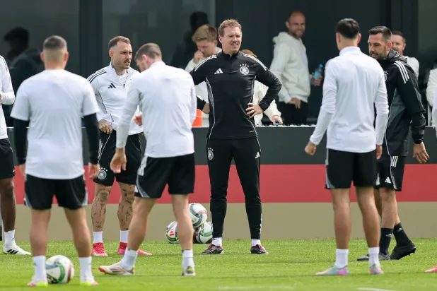 ناغلسمان خلال تدريبات ألمانيا (إ.ب.أ)