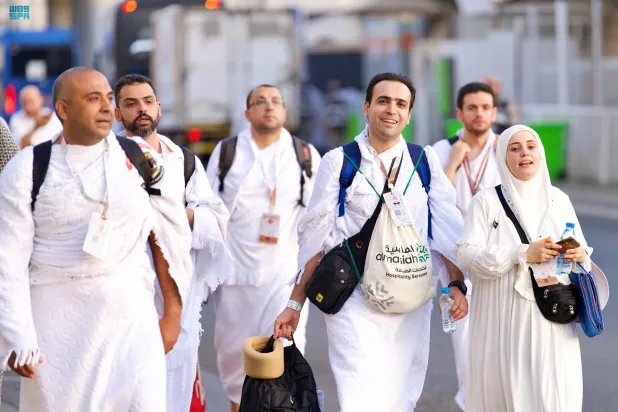 حُجاج بيت الله الحرام يتوافدون إلى «مشعر منى» لقضاء يوم التروية (واس)