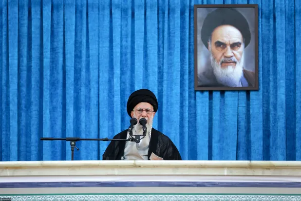 خامنئي يلقي خطاباً في مراسم ذكرى وفاة المرشد الإيراني الأول (الخميني) في جنوب طهران اليوم (موقع المرشد)