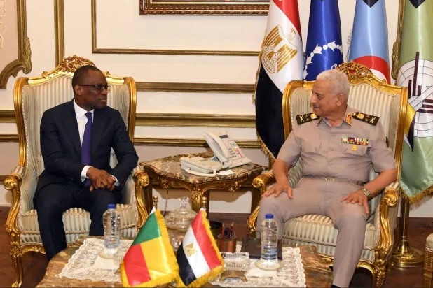 وزير الدفاع المصري يبحث مع وزير خارجية بنين التعاون العسكري بين البلدين (المتحدث العسكري)