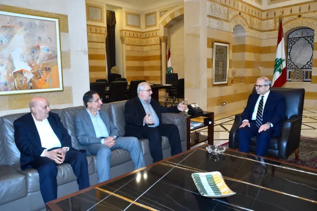 رئيس الحكومة اللبنانية نواف سلام يستقبل وفداً نيابياً من «حزب الله» برئاسة النائب محمد رعد (رئاسة الحكومة)
