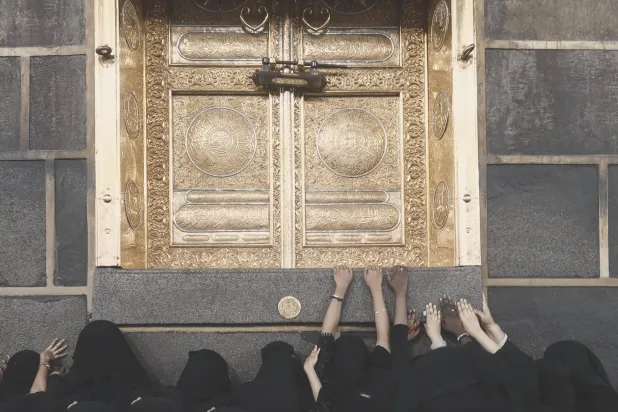 بقي الإرث المكِّي لـ«يوم الخُليِّف» ولبطلاته من نساء مكة حيّاً حتى اليوم (وزارة الإعلام)